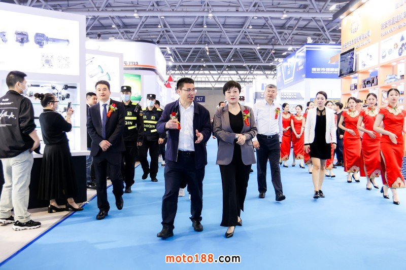 領(lǐng)導(dǎo)巡館